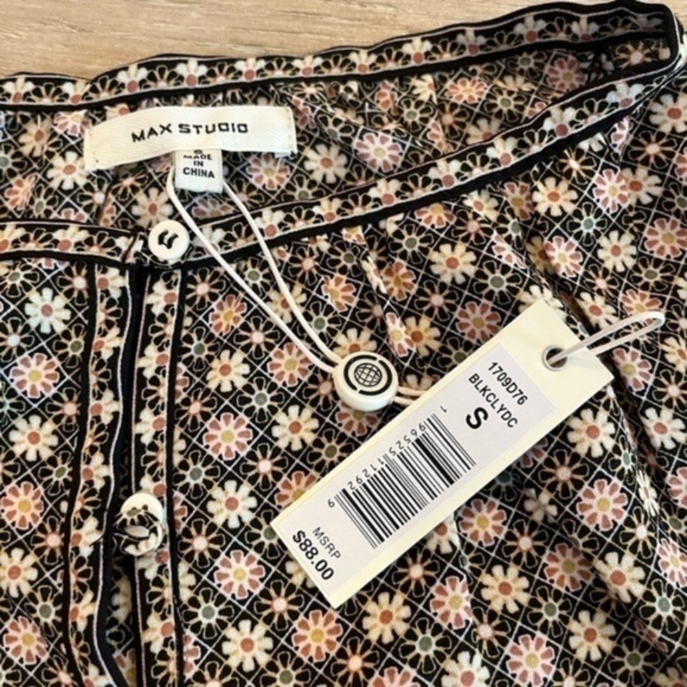 NWT Max Studio Floral Patterned Half Sleeve a Top Small - Picture 8 of 16